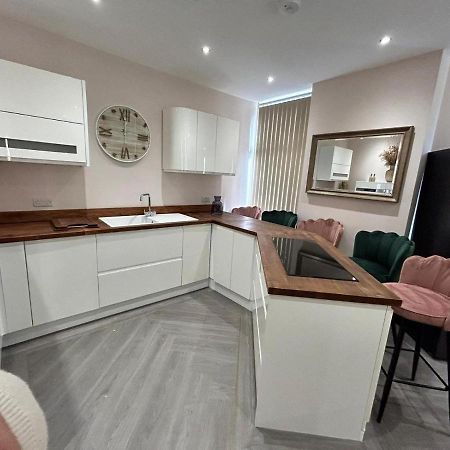 Strawberry Fields Suite By Sasco Apartments Blackpool Esterno foto