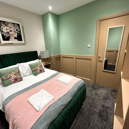 Strawberry Fields Suite By Sasco Apartments Blackpool Esterno foto