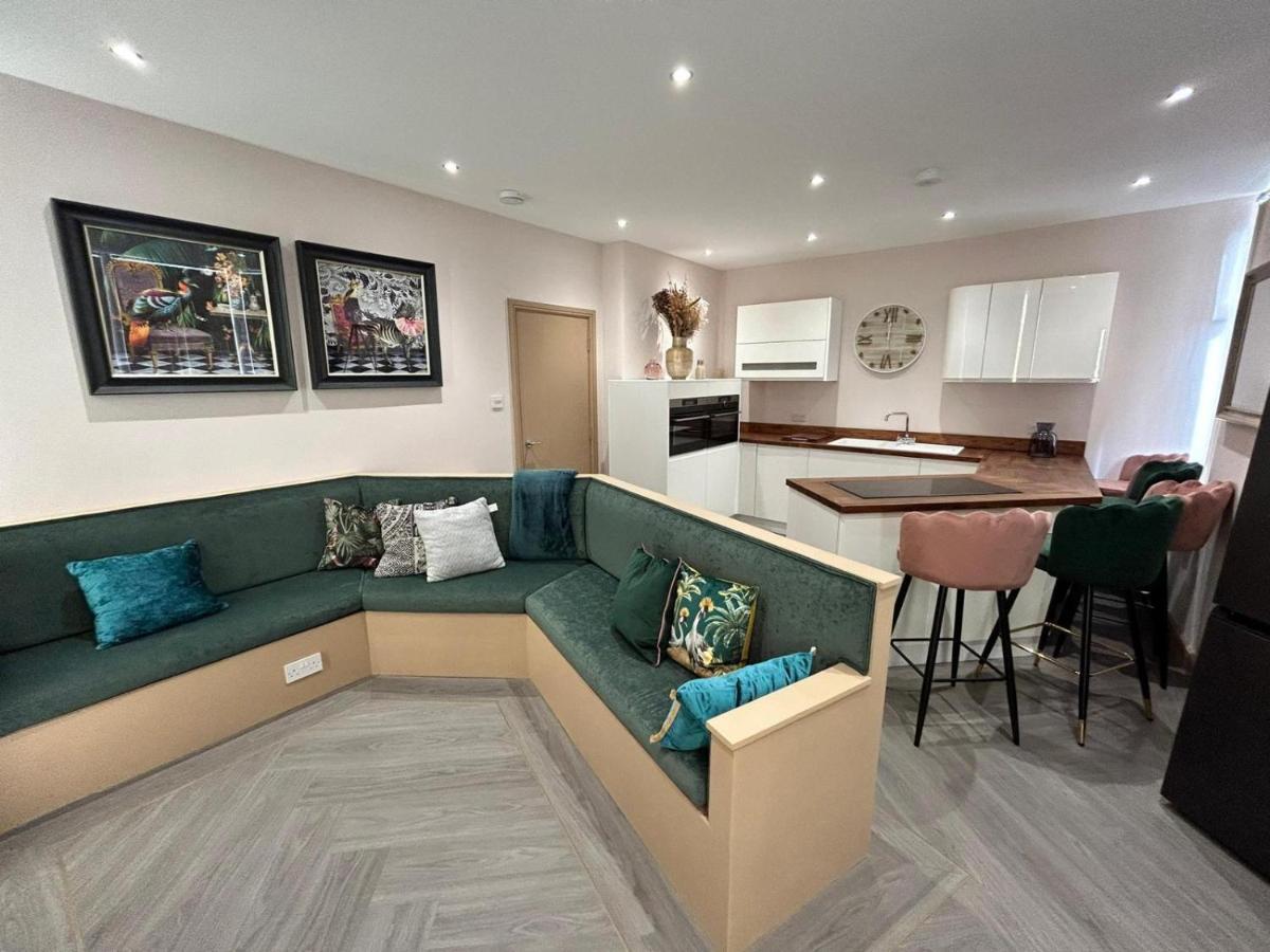 Strawberry Fields Suite By Sasco Apartments Blackpool Esterno foto