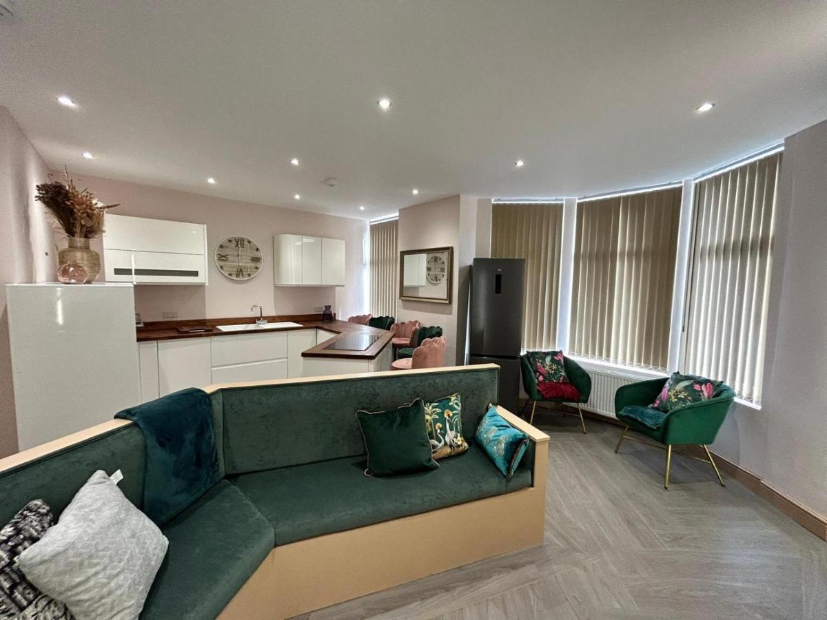Strawberry Fields Suite By Sasco Apartments Blackpool Esterno foto