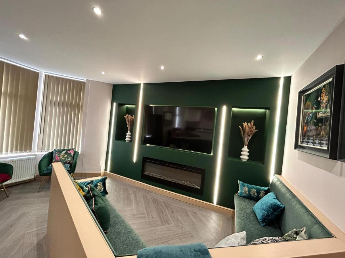 Strawberry Fields Suite By Sasco Apartments Blackpool Esterno foto